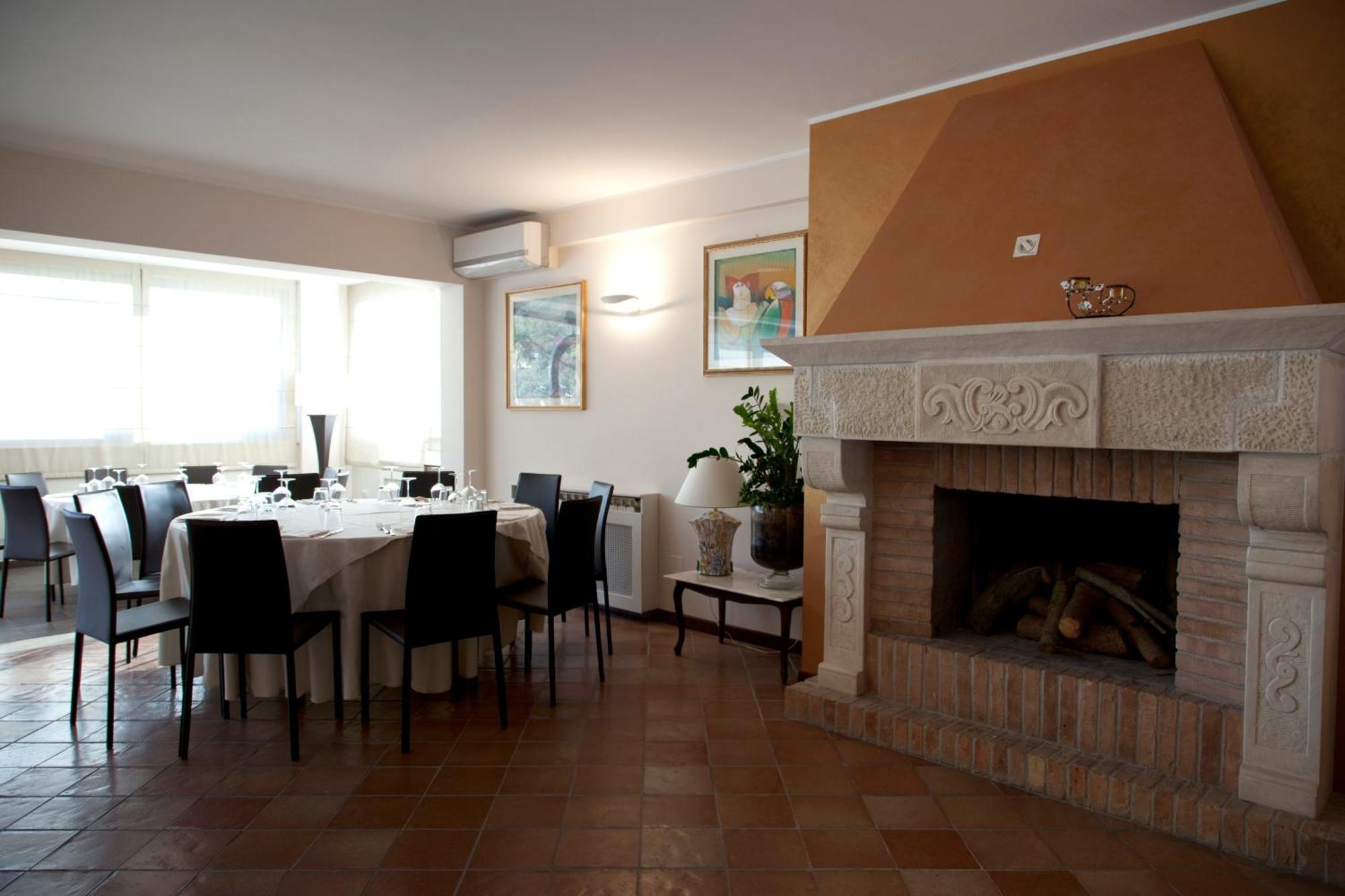 Queen Hotel San Giovanni Teatino Exteriör bild