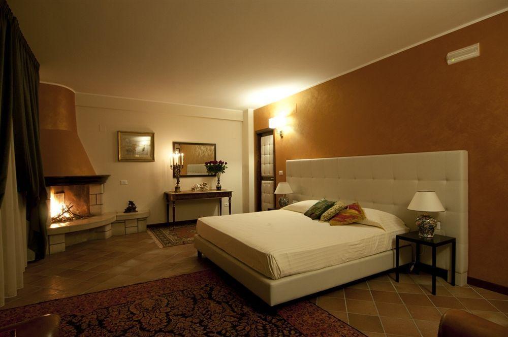 Queen Hotel San Giovanni Teatino Exteriör bild