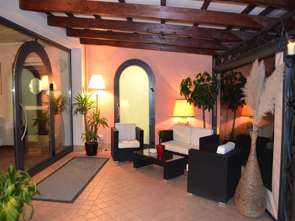 Queen Hotel San Giovanni Teatino Exteriör bild