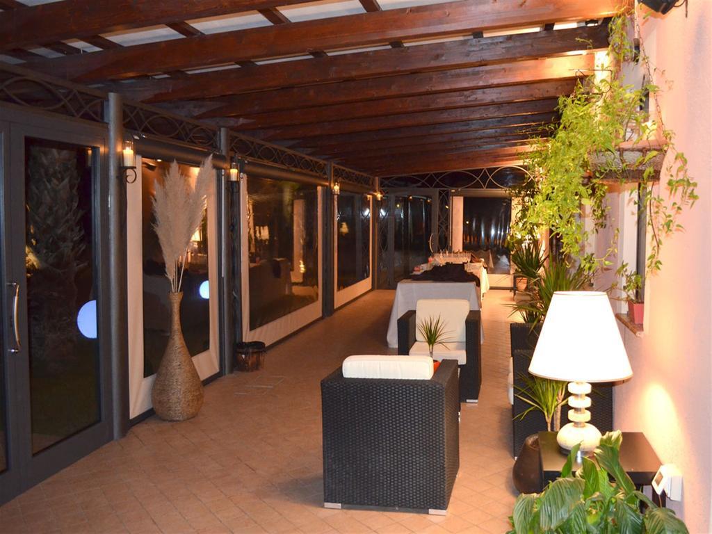 Queen Hotel San Giovanni Teatino Exteriör bild