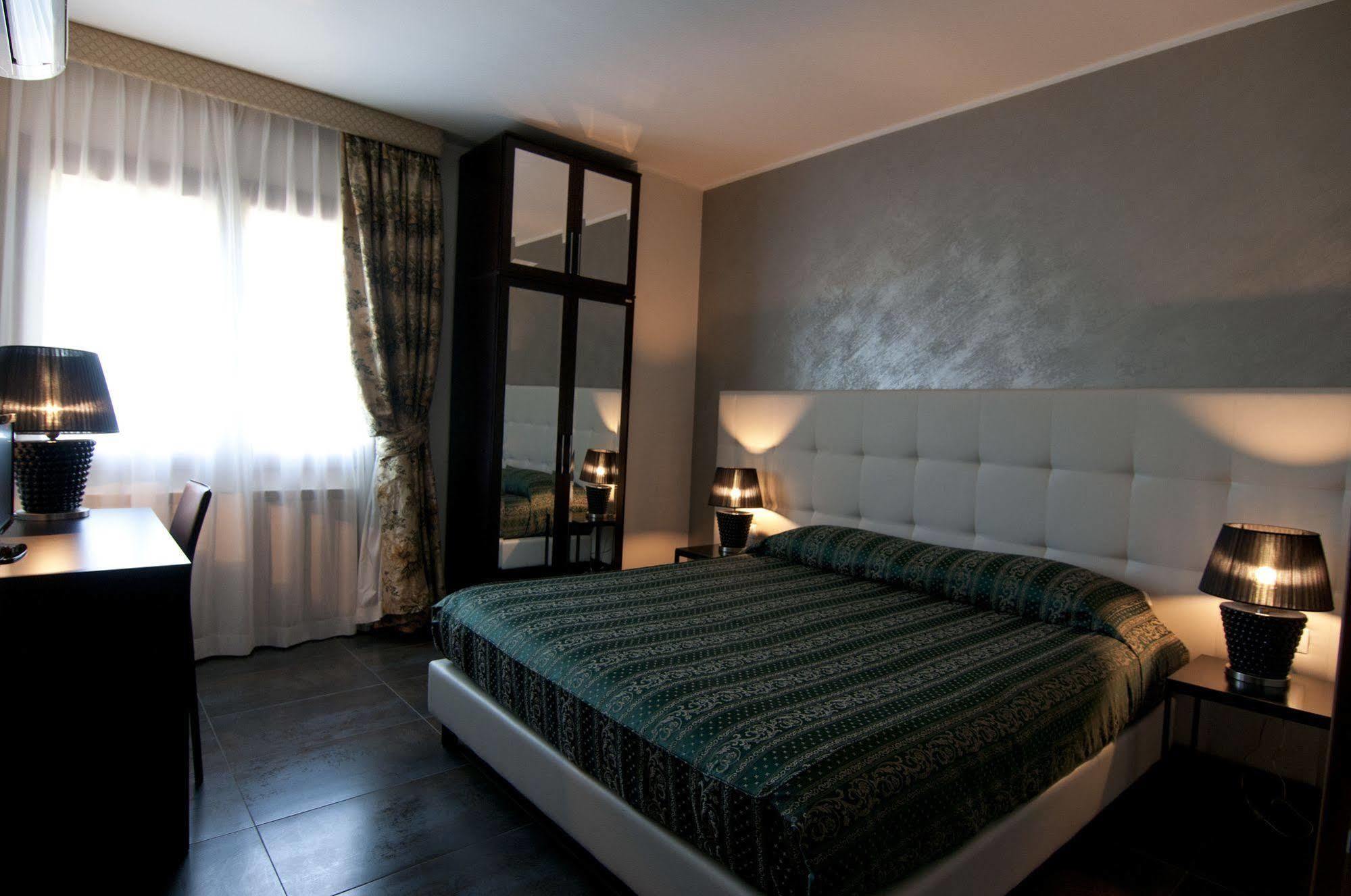 Queen Hotel San Giovanni Teatino Exteriör bild